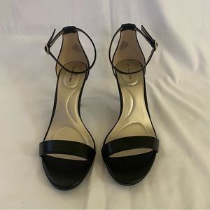 NWT Bandolino Black 8.5 Women’s Sandal Heel